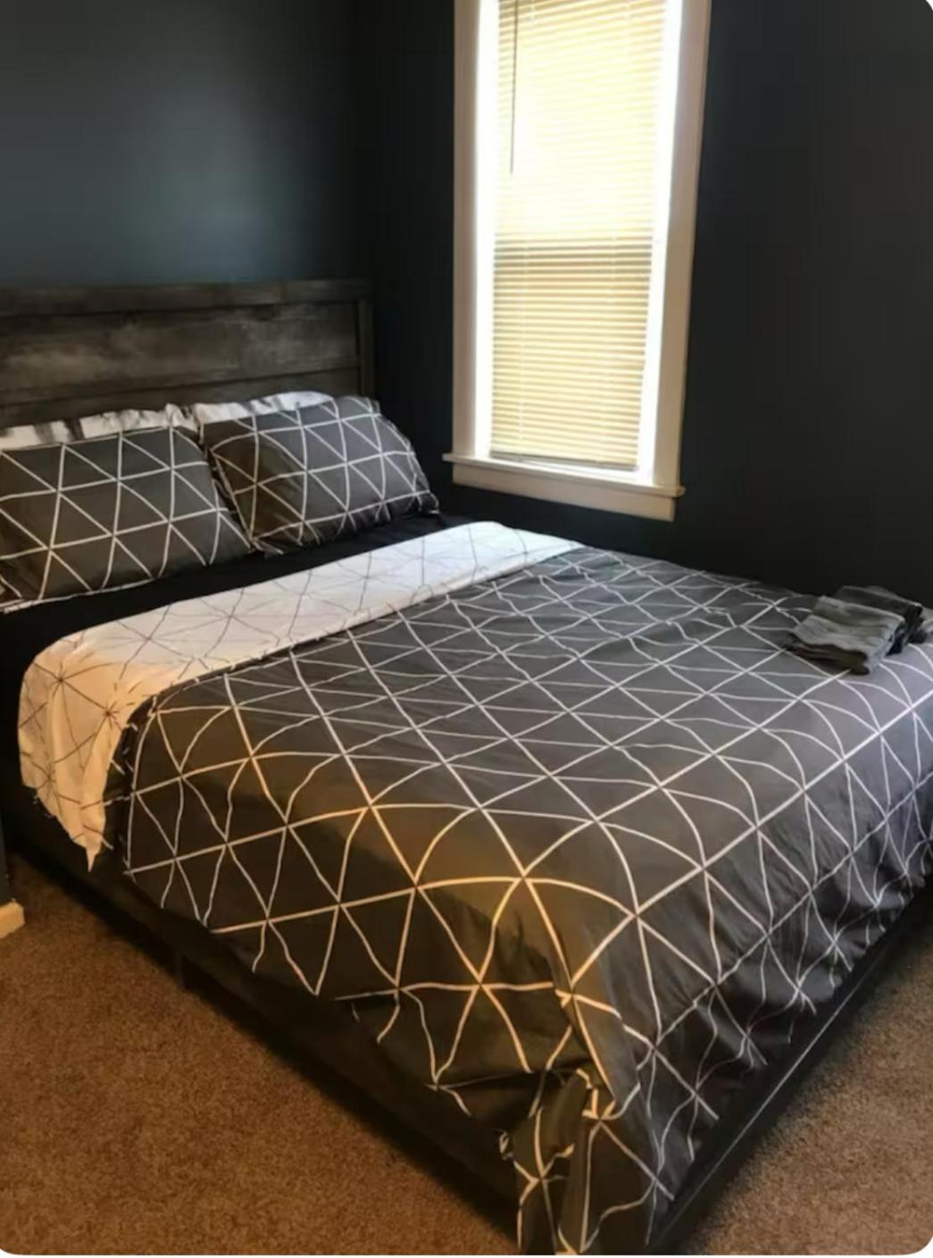 The Hamilton - In The Historic South Side Flats Bed & Breakfast *